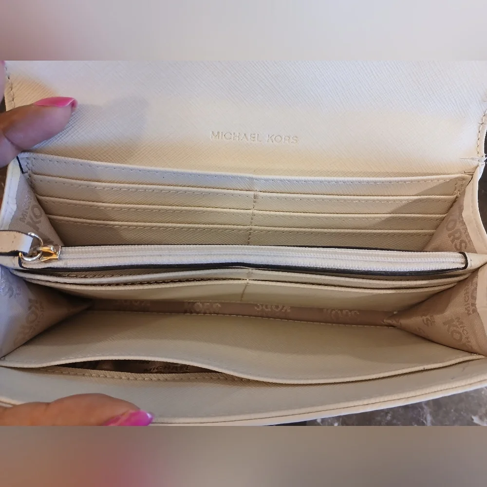 Michael Kors Wallet with Gold Logo - Picture 14 of 16
